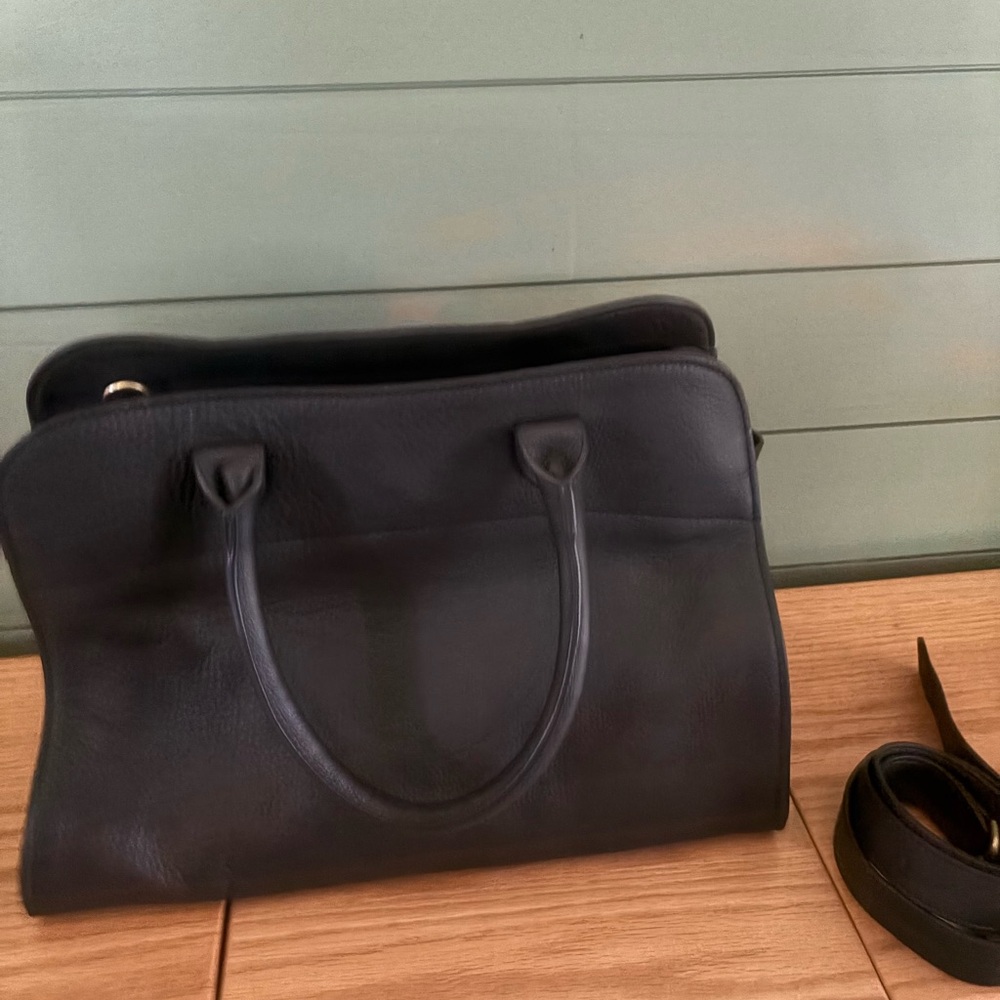 Elegant Black Tote Bag - Picture 6 of 10